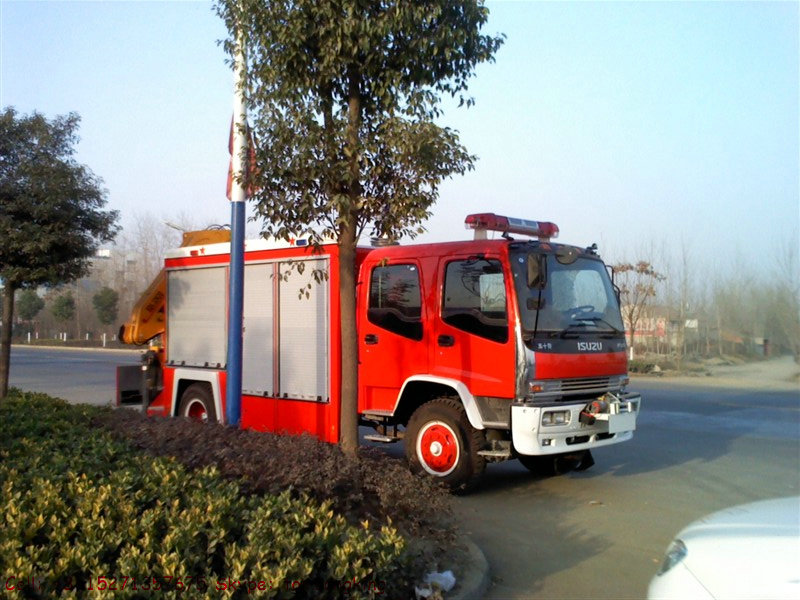 ISUZU FVR Water Tanker Fire Truck with 3Tcrane Lighting Fire Rescue