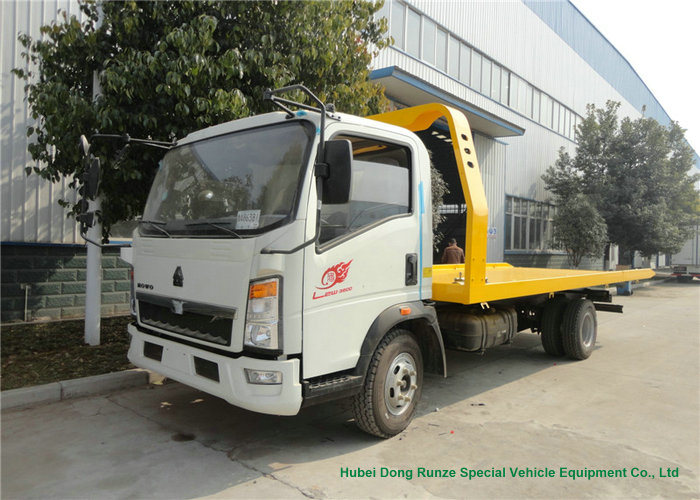 Sinotruk HOWO 5 Ton Wrecker Flatbed Tow Truck For Recovery Truck LHD Rhd