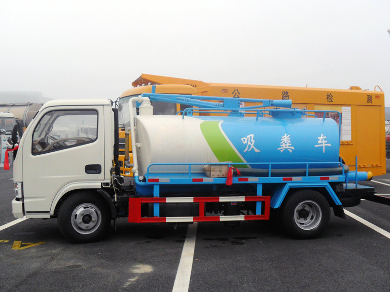 Dongfeng 4x2 4CBM Fecal Suction Truck