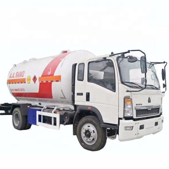 HOWO 5.5m3 (5500 Liters) LPG Bobtail Truck Tanker Mounted with LPG Pump Yqb-5. LPG Dispenser BCS-150 LHD. Rhd